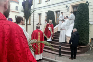 Niedziela Palmowa w Koszalinie. Bp Zadarko: Opis męki Chrystusa to wielka lekcja dojrzewania w wierze