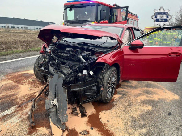 Czołowe zderzenie na Śląsku. Na miejsce wezwano śmigłowiec LPR