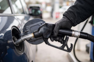 Hurtowe ceny paliw 05.10.2026. Czas na oddech dla kierowców po wybuchowym tygodniu