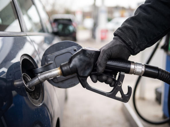 Hurtowe ceny paliw 05.10.2026. Czas na oddech dla kierowców po wybuchowym tygodniu