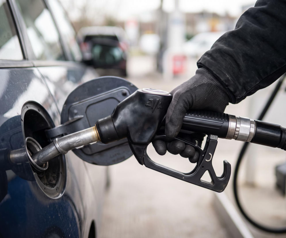 Hurtowe ceny paliw 05.10.2026. Czas na oddech dla kierowców po wybuchowym tygodniu
