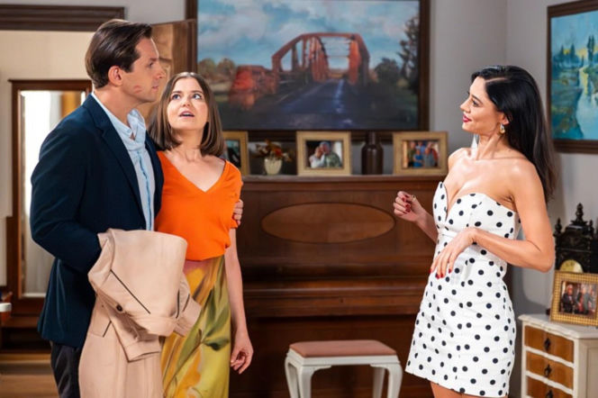 Pierwsza miłość odc. 4133. była żona Jurka (Adriana Kalska),  Jurek (Jacek Knap), policjantka Adrianna Kossak (Weronika Krystek)