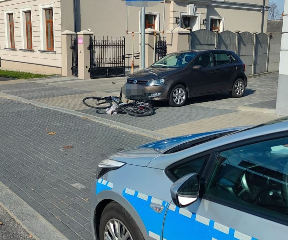 Potrącenie rowerzystki w Łomży. Kobieta trafiła do szpitala