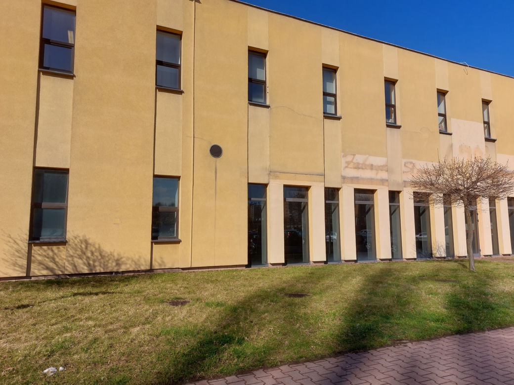 Centrum handlowe Belg straszy pustkami. Ostatni sprzedawcy i garstka klientów