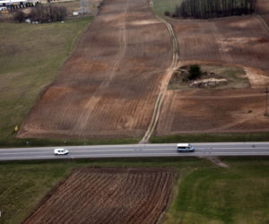 Wielki transport z cudzoziemcami przekroczył granicę. Pojechali w kierunku Litwy [ZDJĘCIA]