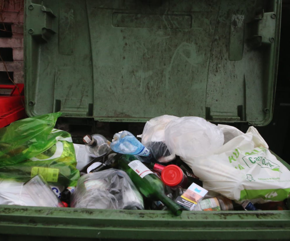 Śmieci drożeją a zalegają w śmietnikach