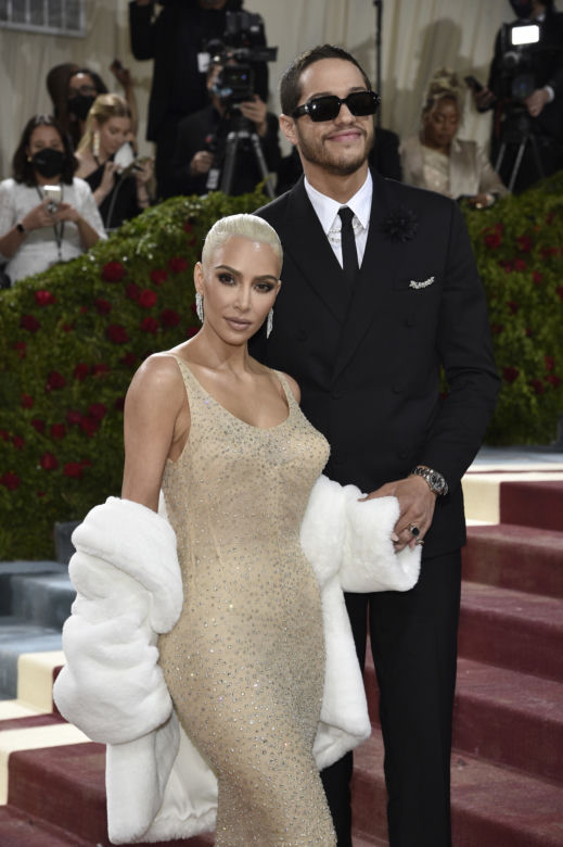 Kim Kardashian w TEJ sukience Marilyn Monroe! Jest warta miliony