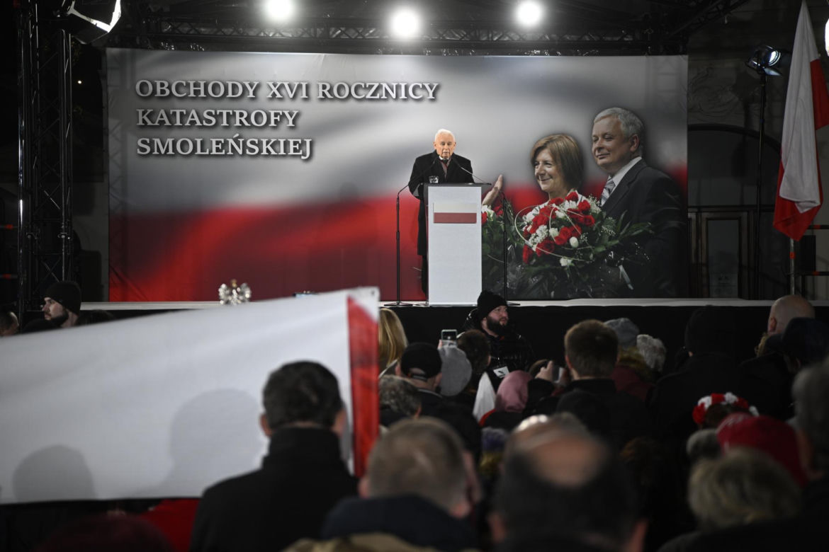 Marsz Pamięci PiS przeszedł ulicami Warszawy. To już 16 lat po katastrofie smoleńskiej