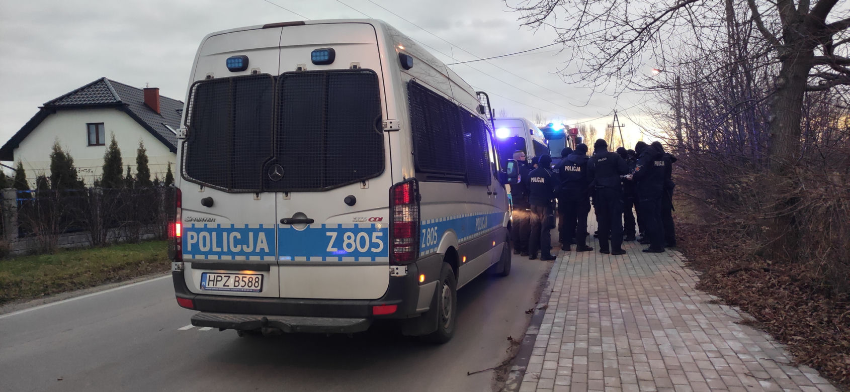 Znaleźli ją nieprzytomną i całą pociętą. Zrobił jej to własny syn? 