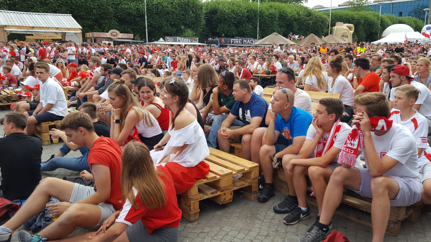 Strefa kibica przed Halą Stulecia