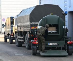 Szczecinek/ Saperzy usunęli pocisk przeciwlotniczy znaleziony w śródmiejskiej kamienicy
