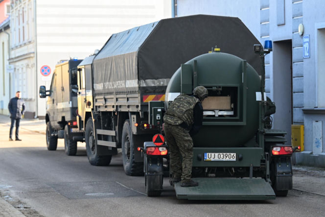 Szczecinek/ Saperzy usunęli pocisk przeciwlotniczy znaleziony w śródmiejskiej kamienicy