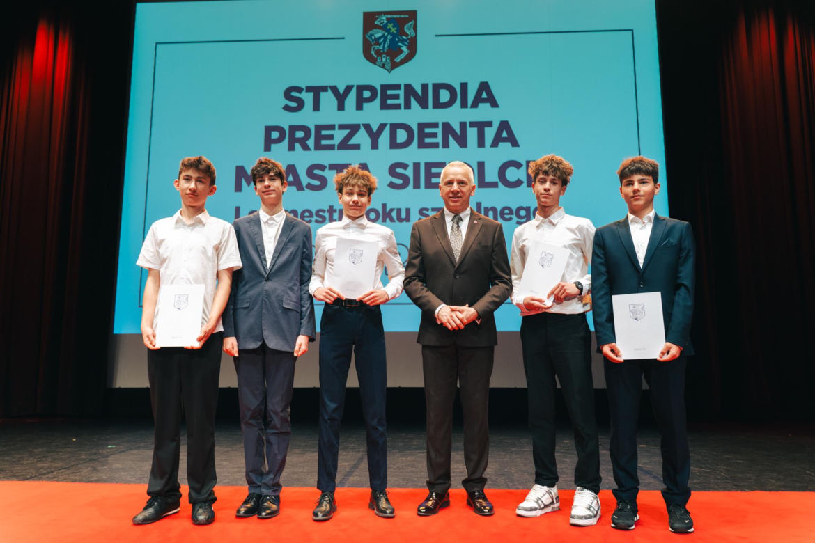 Najzdolniejsi uczniowie odebrali stypendia Prezydenta Miasta Siedlce