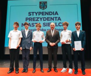Najzdolniejsi uczniowie odebrali stypendia Prezydenta Miasta Siedlce