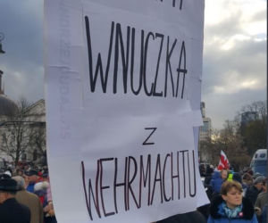 Transparent na obchodach Święta Niepodległości