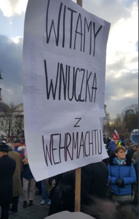 Transparent na obchodach Święta Niepodległości