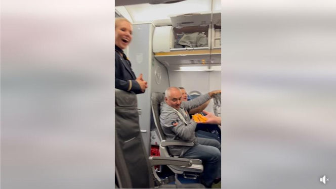 Najpierw Martyniuk a teraz oni. Polscy kabareciarze robią zamieszanie w samolocie!