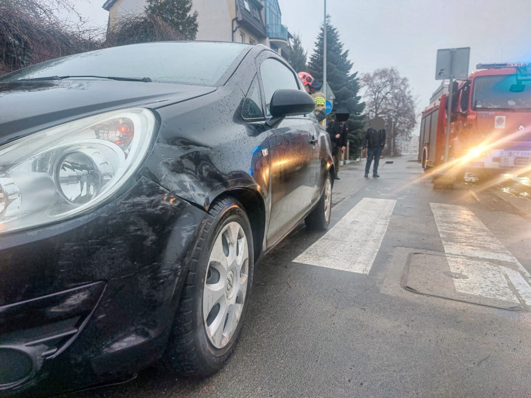 Poważny wypadek przy ul. Szosa Chełmińska w Toruniu. Kierowca potrącił rowerzystkę