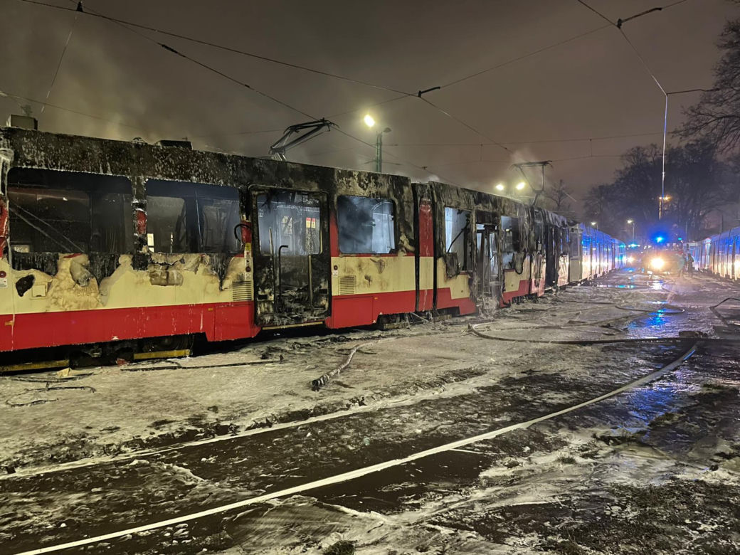 Gdańsk: Pożar zajezdni tramwajowej w Nowym Porcie