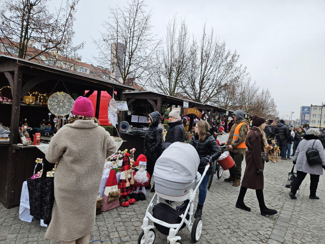 Jarmark Świąteczny w Biskupcu. Na scenie wystąpił zespół Arka Noego [ZDJĘCIA]
