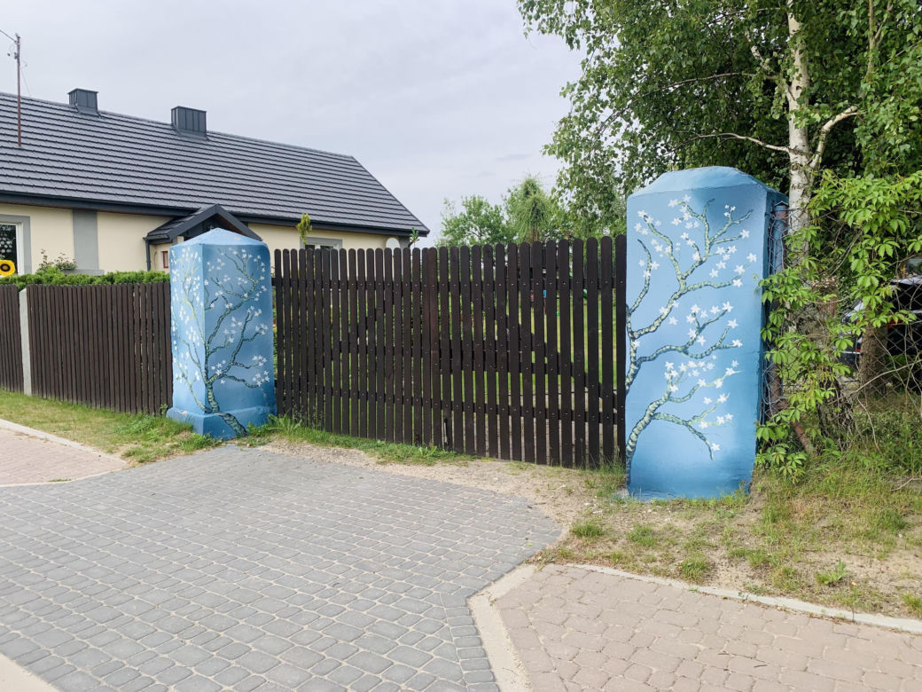 Kolorowe domy inspirowane twórczością Vincenta van Gogha zamieniły wieś liczącą zaledwie stu mieszkańców w prawdziwą atrakcję turystyczną