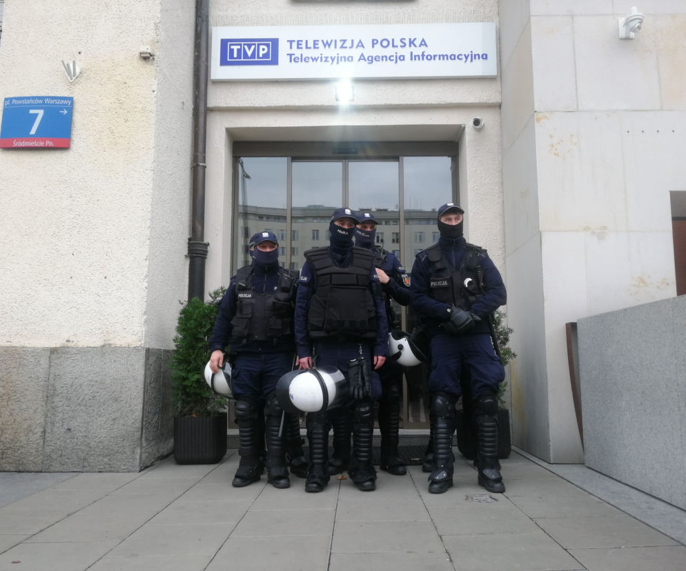 Policjanci pod TVP