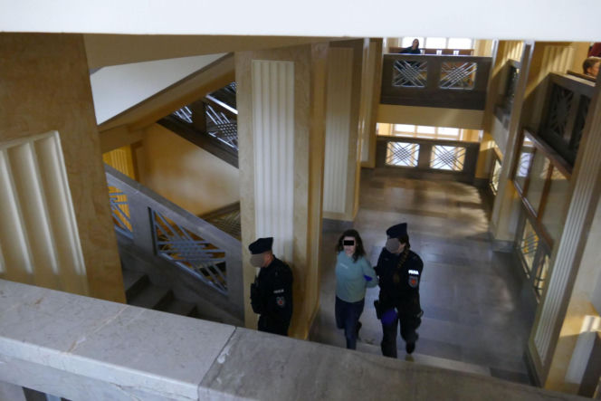 Urodziła i porzuciła dziecko obok pustostanu. Mała Wiktoria cudem przeżyła