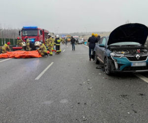 Koszmar na S8: Karambol z udziałem 9 aut. Ranni, w tym dzieci