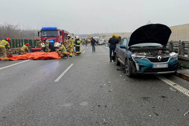 Koszmar na S8: Karambol z udziałem 9 aut. Ranni, w tym dzieci