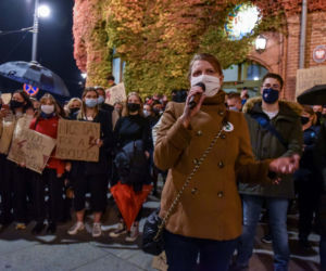 Strajk kobiet w Toruniu. Tańce, straż pod kościołem i wiele więcej - środa (28.10.2020)