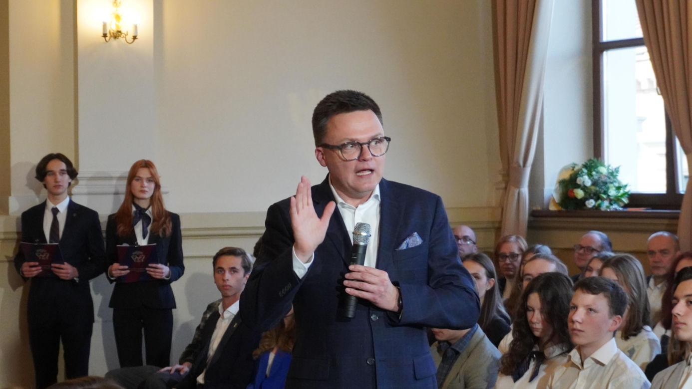 Marszałek Szymon Hołownia przeprowadził lekcję obywatelską w V LO w Krakowie
