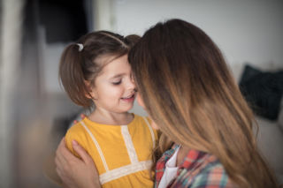 Jak rozmawiać z dzieckiem o braku pieniędzy? Proste zasady pomogą uniknąć niepotrzebnego stresu