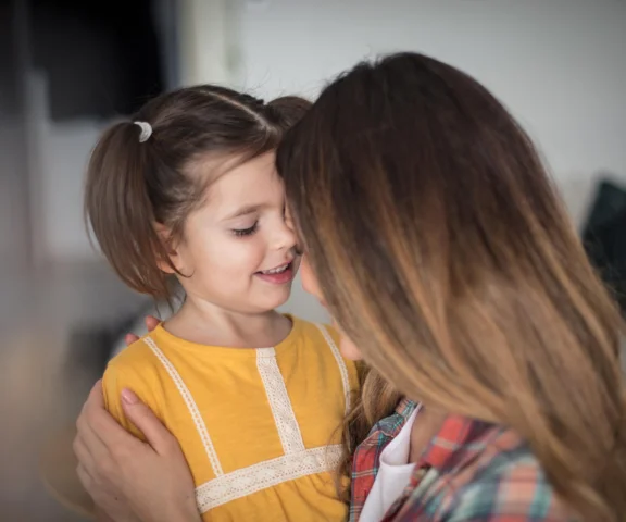 Twoje dziecko często mija się z prawdą? Sprawdź, jak oduczyć je kłamania bez kar i krzyku