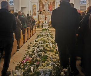 Potwór odebrał życie 13-letniej Oliwii. Morze łez na pogrzebie