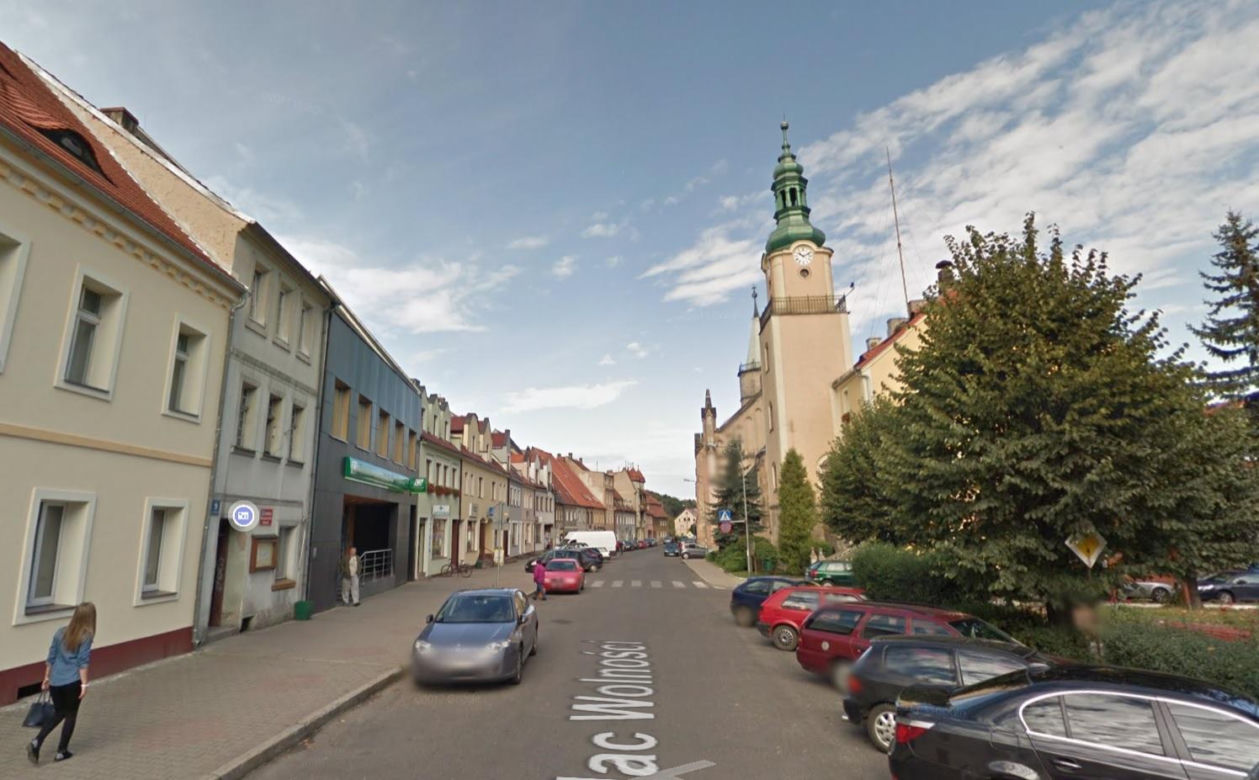 To miasto na Dolnym Śląsku ma najmniejszą powierzchnię. Leży w pobliżu wygasłych wulkanów 