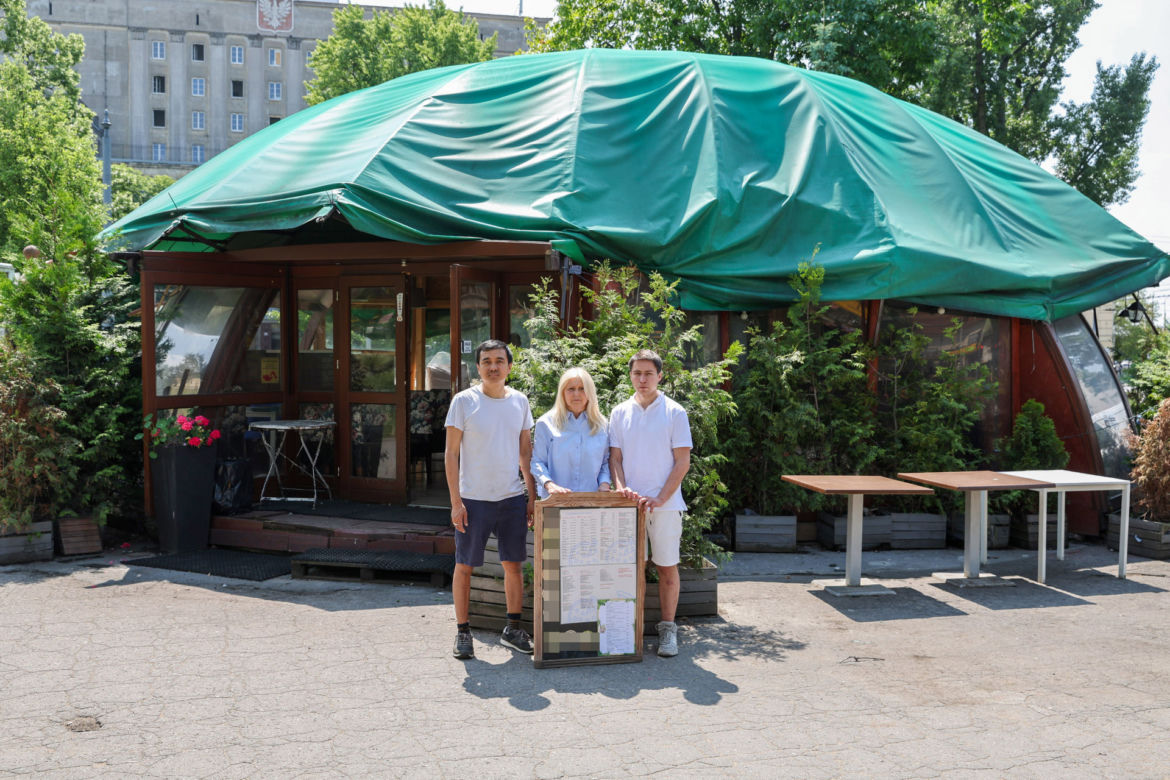 Kultowa pizzeria znika z pl. Narutowicza. Słynny "grzyb" poszedł do rozbiórki