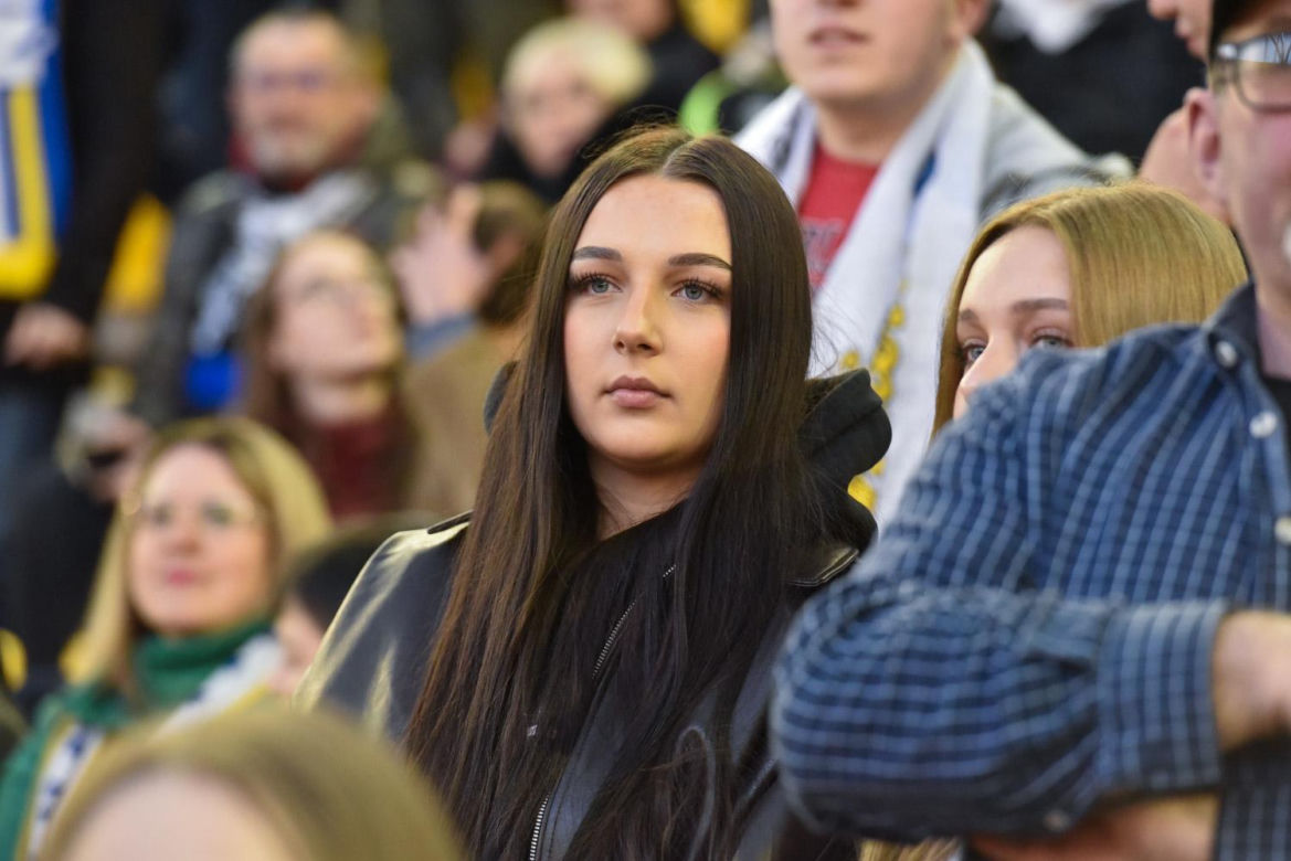 PRES Grupa Dewloperska Toruń - Abramczyk Polonia Bydgoszcz, zdjęcia kibiców i zawodników z pożegnania Adriana Miedzińskiego