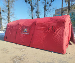 Służby reagują na niskie temparatury. Ogrzewane namioty straży pożarnej stanęły w Radomiu 