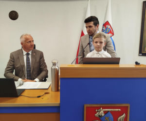 Podczas lipcowej sesji rady miasta władze Siedlec i radni złożyli oficjalne gratulacje 10-letniemu Kubie Lewczukowi – młodemu i bardzo utalentowanemu szachiście, tegorocznemu Mistrzowi Polski w szachach klasycznych, pochodzącemu z Siedlec.