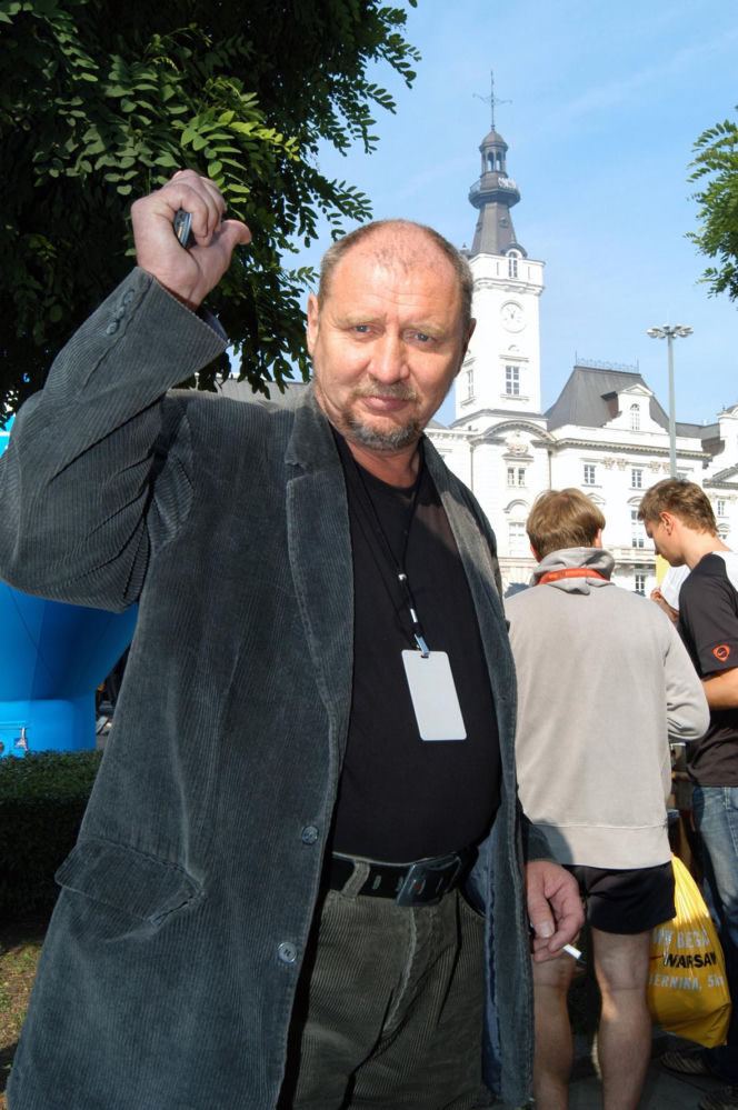 Tak wyglądał przed laty Andrzej Grabowski. Miał jeszcze mniej włosów!