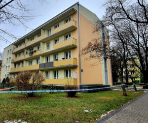 Ewakuacja bloku. Mogą wybuchnąć granaty!
