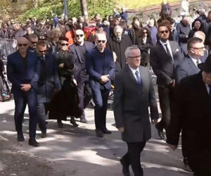 Wzruszona Doda w kondukcie żałobnym na pogrzebie Łukasza Litewki. Piosenkarka żegna zaprzyjaźnionego posła