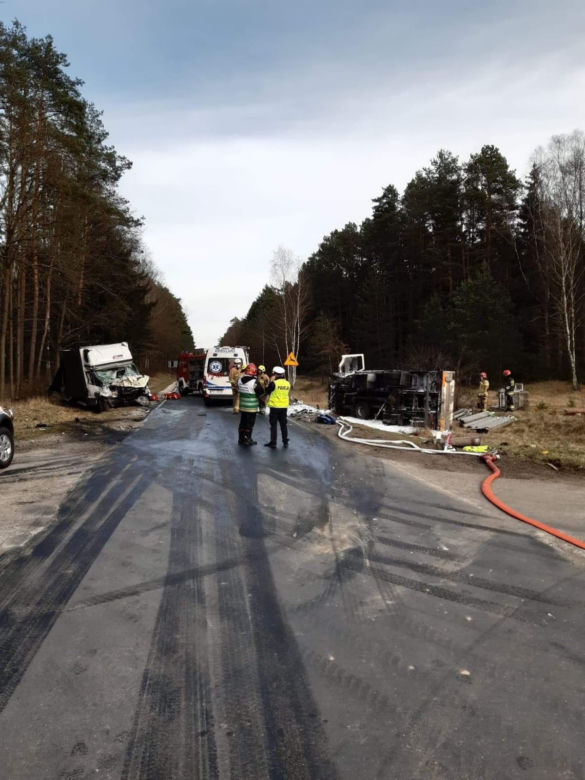 Zderzenie ciężarówki z busem koło Złotowa!