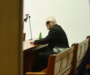 Pikieta przed rozprawą Grzegorza Brauna