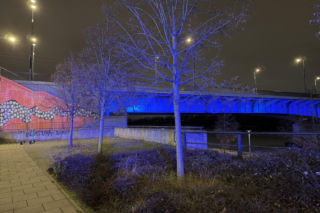 Unoszące się na wodzie ciało