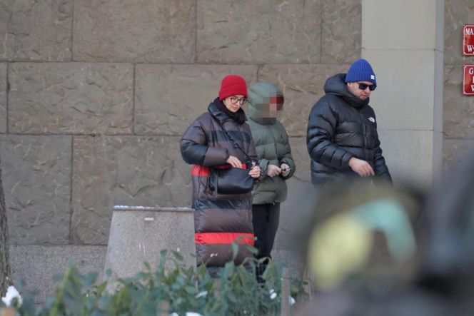 Tomasz Karolak  i Viola Kołakowska na spacerze