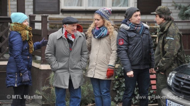 M jak miłość odc. 1140. Natalka (Marcjanna Lelek), Franek (Piotr Nerlewski), Lucjan (Witold Pyrkosz), Ewa (Dominika Kluźniak), Marek (Kacper Kuszewski)