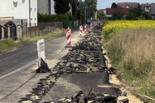 Zaorał ciągnikiem świeży asfalt w Gliwicach. Do gry wkracza Rzecznik Praw Obywatelskich