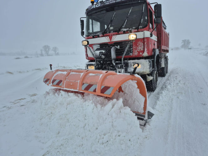 Śnieżyca w powiecie sławieńskim. Wiele dróg jest nieprzejezdna