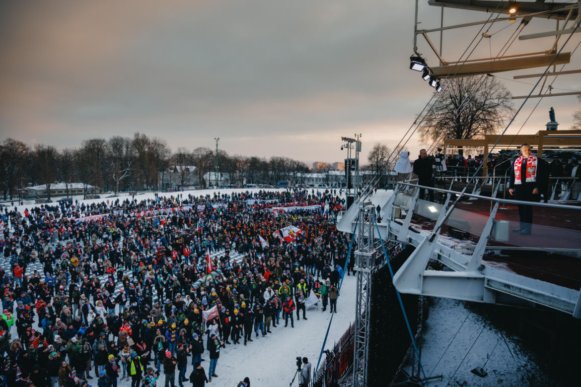 Prezydent na Jasnej Górze wśród kibiców. Podziękował za obronę  hasła „Bóg, Honor, Ojczyzna”